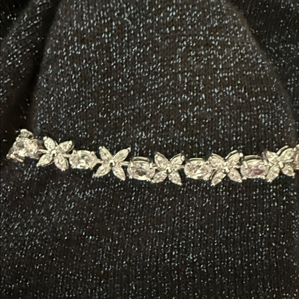 🛍NEW 🛍 PRETTY STERLING SILVER LINK X and O BRACELET .
